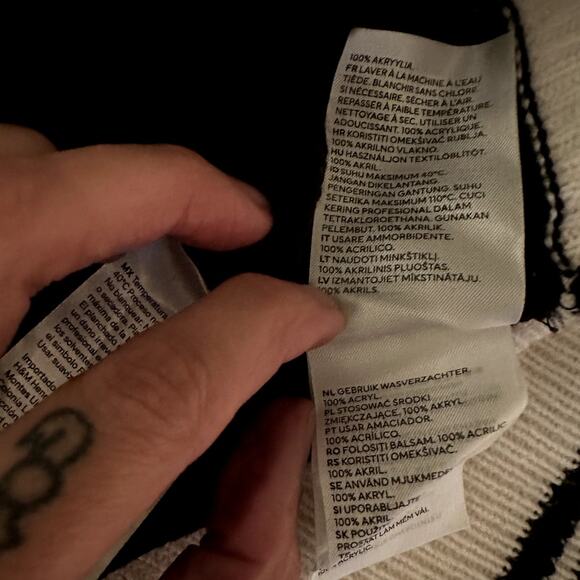 H&M Divided Black/White Striped Crew Neck Light Weight Sweater- M - Picture 5 of 8